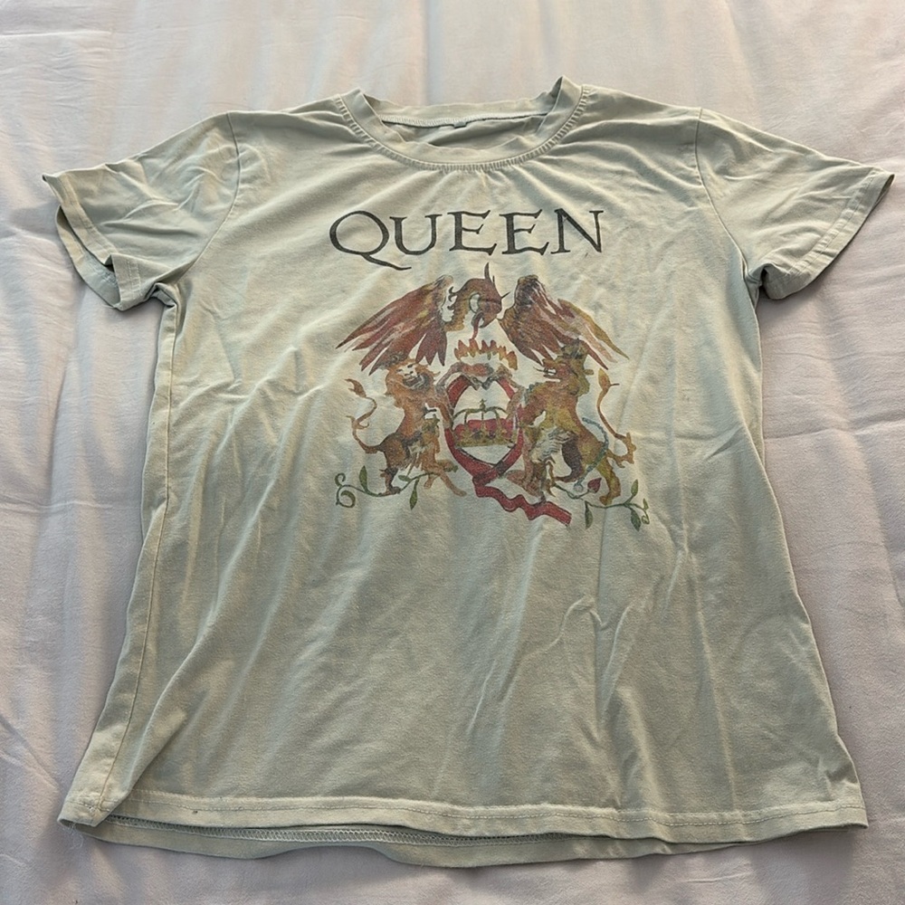 Queen Graphic Tee